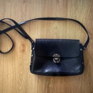 Elegant Black Leather Shoulder Bag